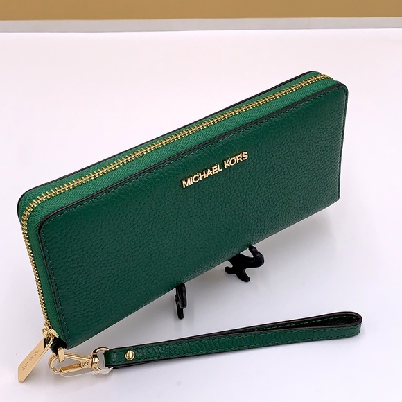 MICHAEL KORS LARGE TRAVEL CONTINENTAL WRISTLET WALLET FERN GREEN COLOR PHONECASE - Picture 9 of 16